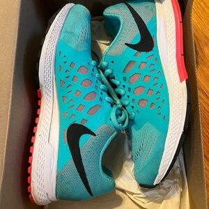 Nike Women’s Teal & Black Running Sneakers